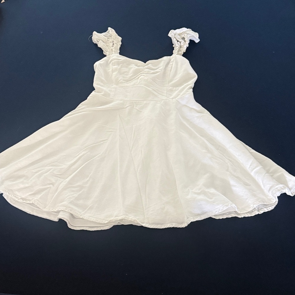 Mi Ami for Francesca’s White Flowy Dress – Size Medium